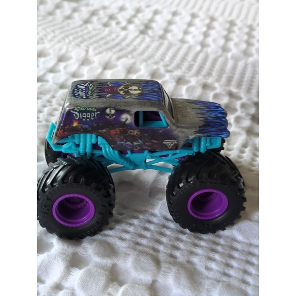 Grave Digger Monster Jam Due Cast Toy Trucks Lot Of 2 - Picture 5 of 5
